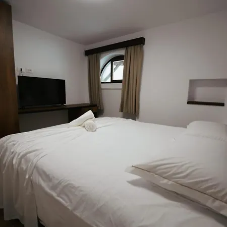 Gimis House Bed & Breakfast