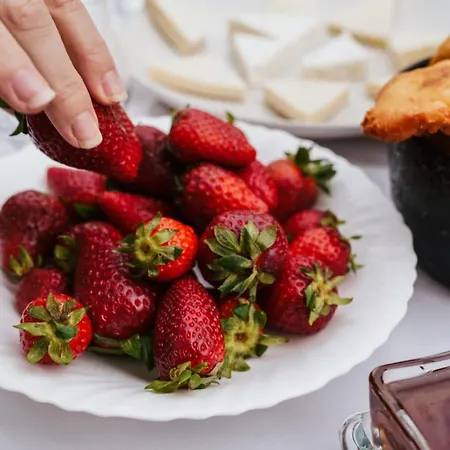 Gimis House Bed and Breakfast 3*