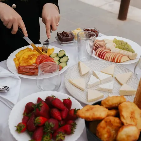 Gimis House Bed & Breakfast *