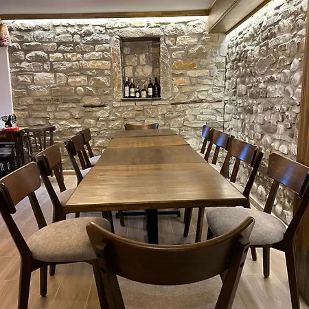 Gimis House Bed & Breakfast Berat