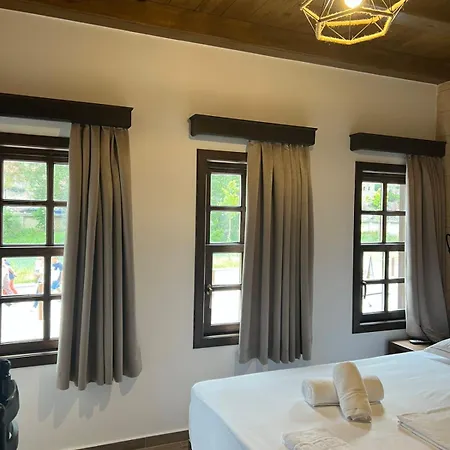 Gimis House 3* Μπεράτ