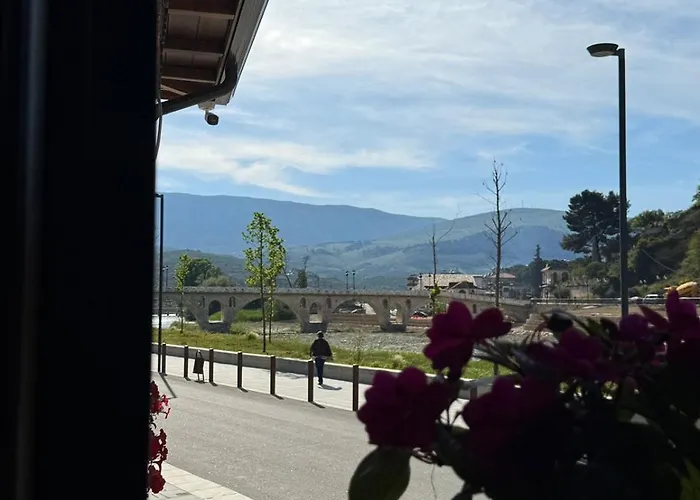 Couette-café Gimis House Berat