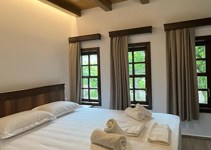 Couette-café Gimis House 3*